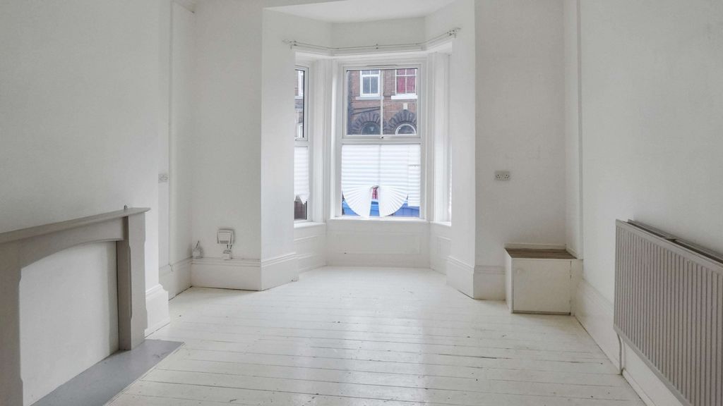 Property photo 2 of 13 Flat 1, 9 Peel Street, Hull, East Yorkshire, Hu3 1Qr