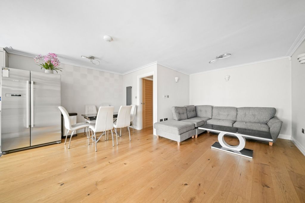 Property photo 3 of 11