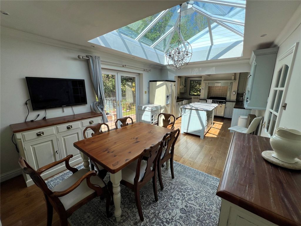 Property photo 3 of 19 Dining Kitchen