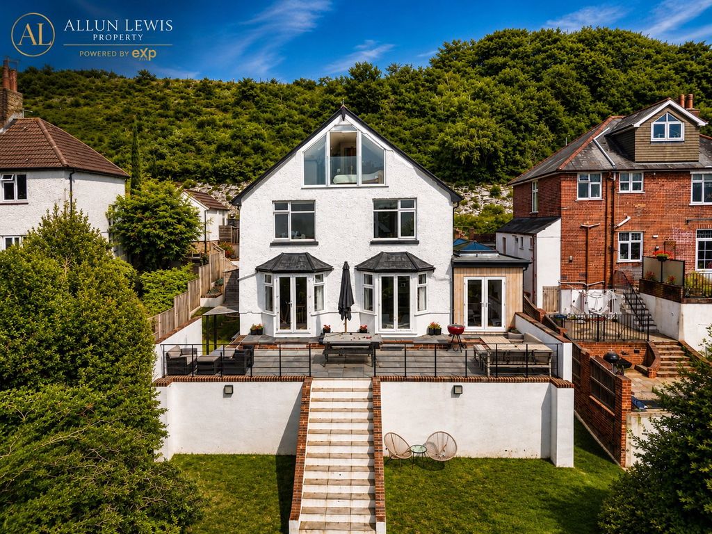 Property photo 1 of 30