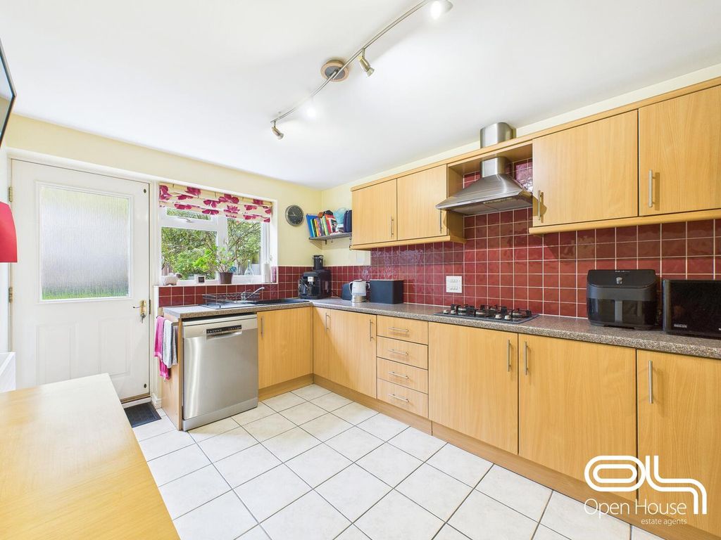 Property photo 3 of 16 Kitchen