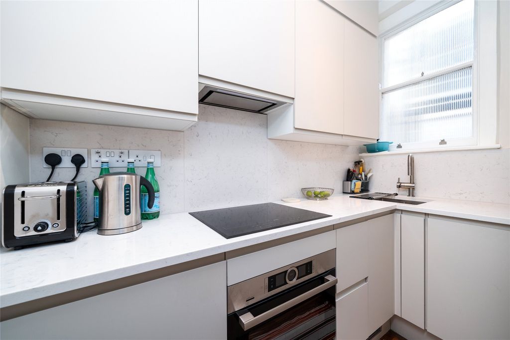 Property photo 3 of 9 Kitchen