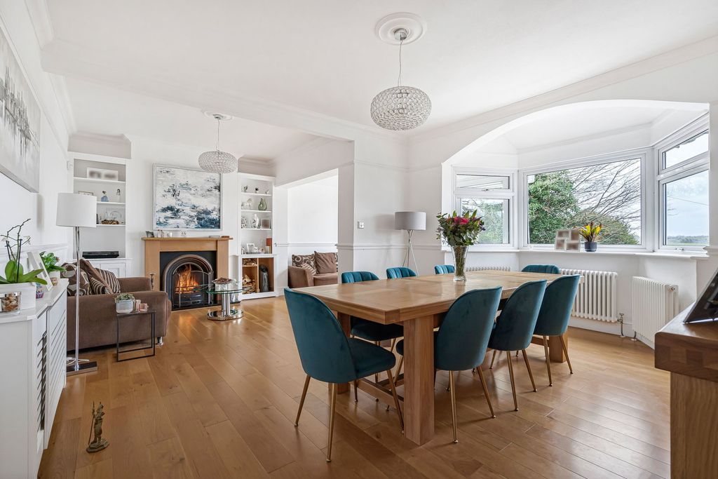 Property photo 3 of 27