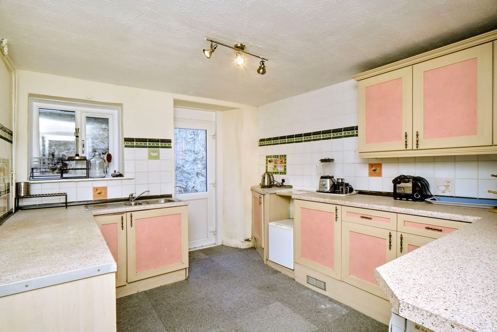 Property photo 3 of 12 Property Image 3