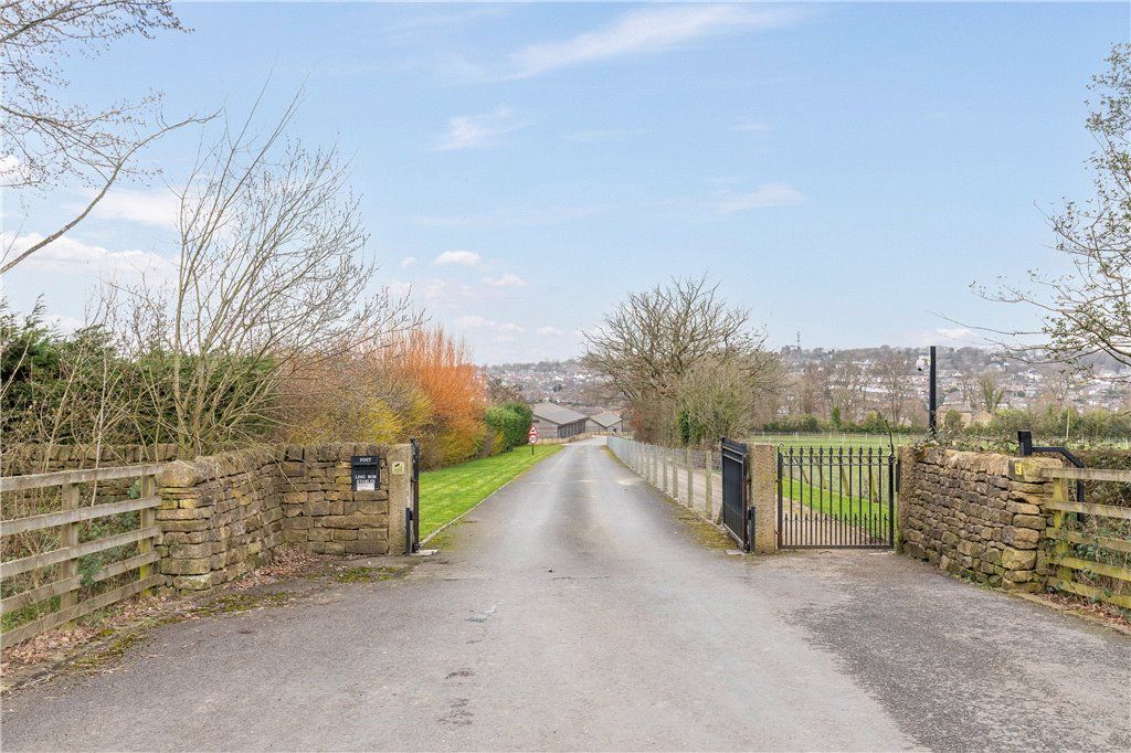 Property photo 2 of 34 Driveway Entrance