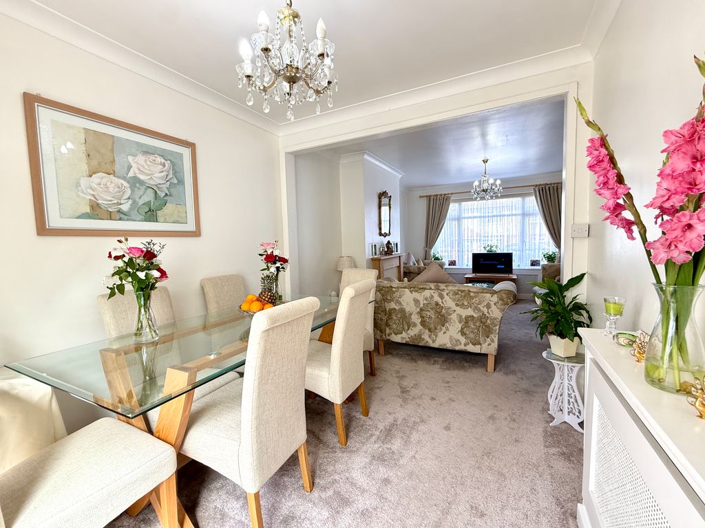 Property photo 3 of 18 Dining Room