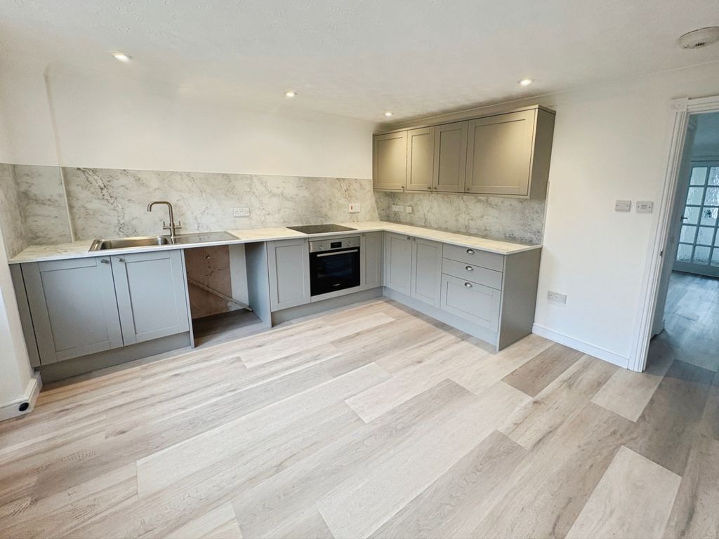 Property photo 2 of 8 Pbox-Kitchen-353895.Jpg