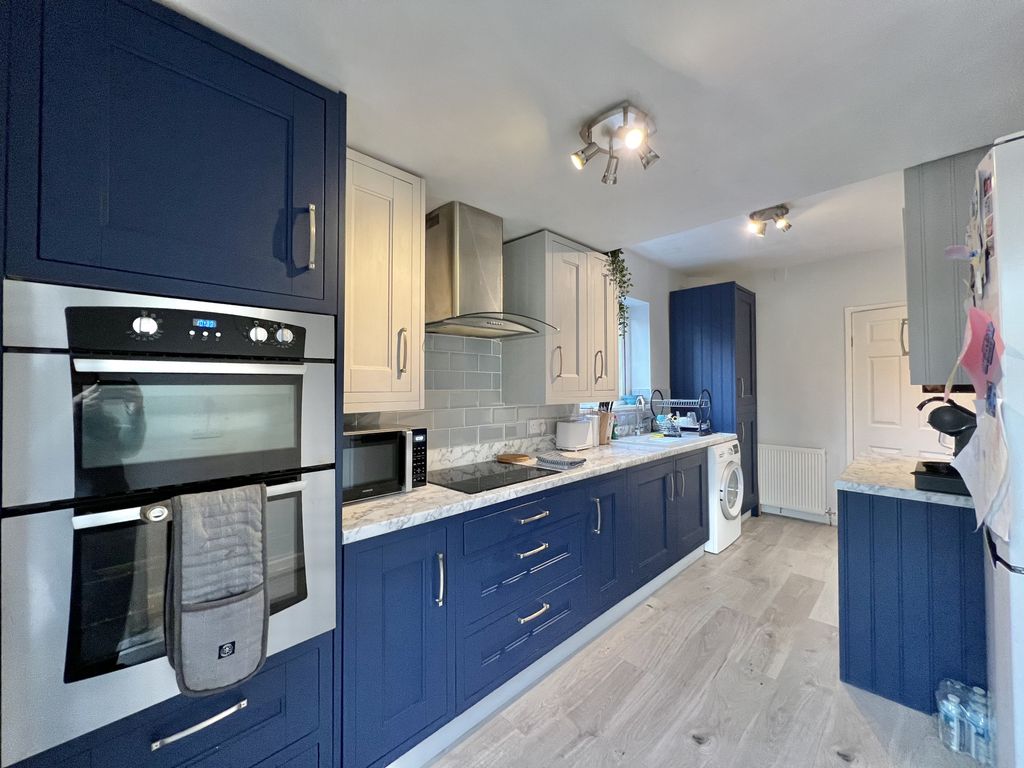 Property photo 2 of 21