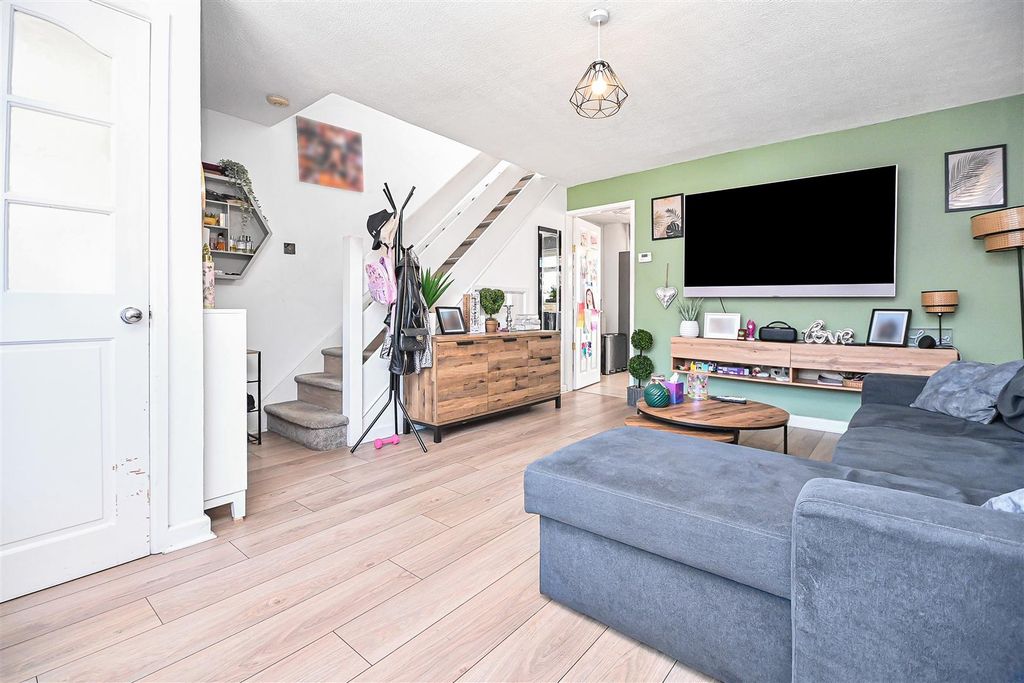 Property photo 3 of 25 14 Telford Crescent Lounge (1).Jpg