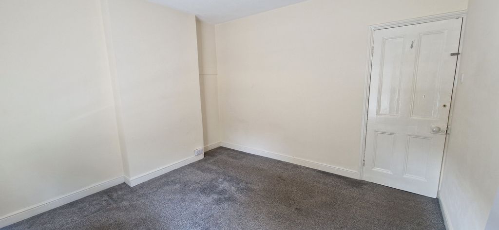 Property photo 2 of 3 Bedroom