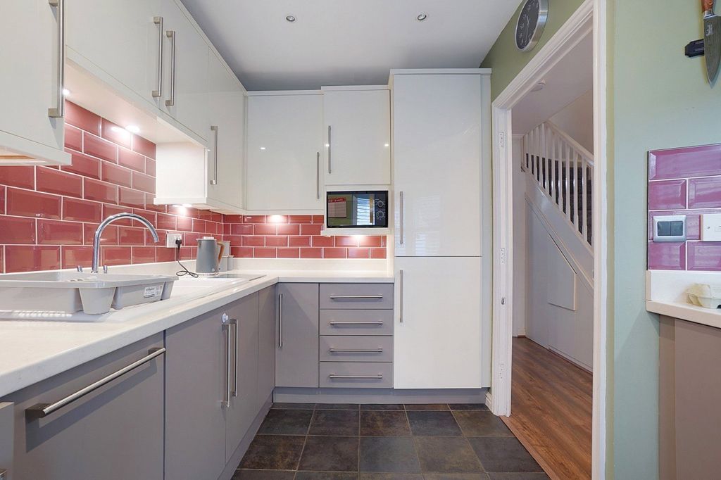 Property photo 2 of 29 Picture No. 24