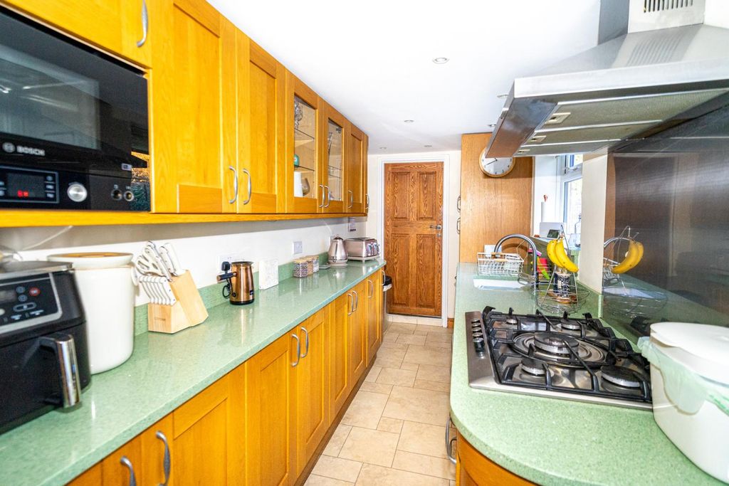 Property photo 3 of 21