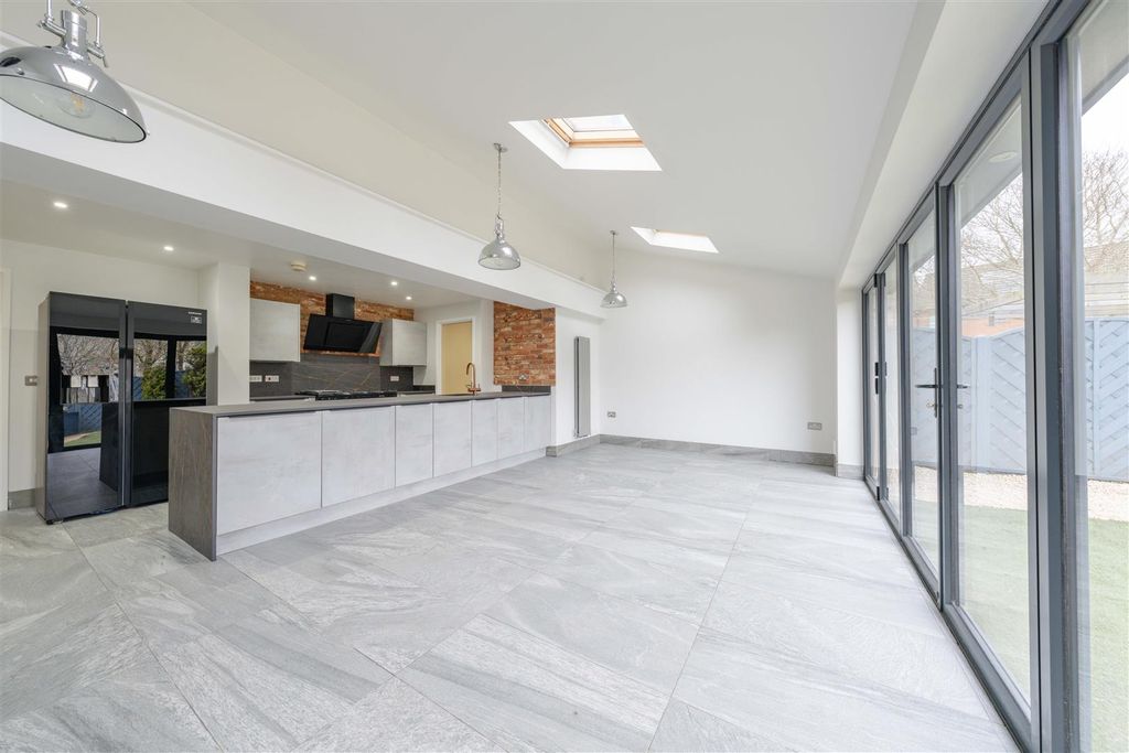 Property photo 2 of 34