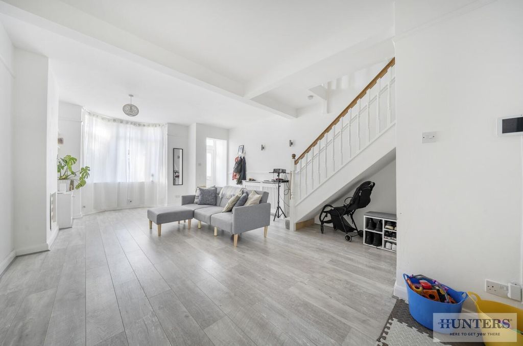 Property photo 2 of 23 6Fa7509B-Ad79-4A64-8ee3-3A508Aecdef8.Jpg