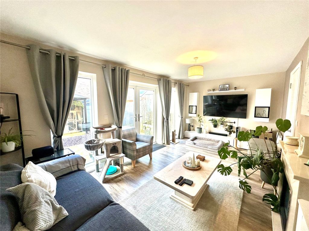 Property photo 2 of 15 Picture No. 21