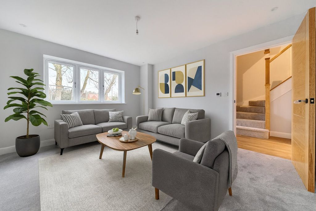 Property photo 3 of 28