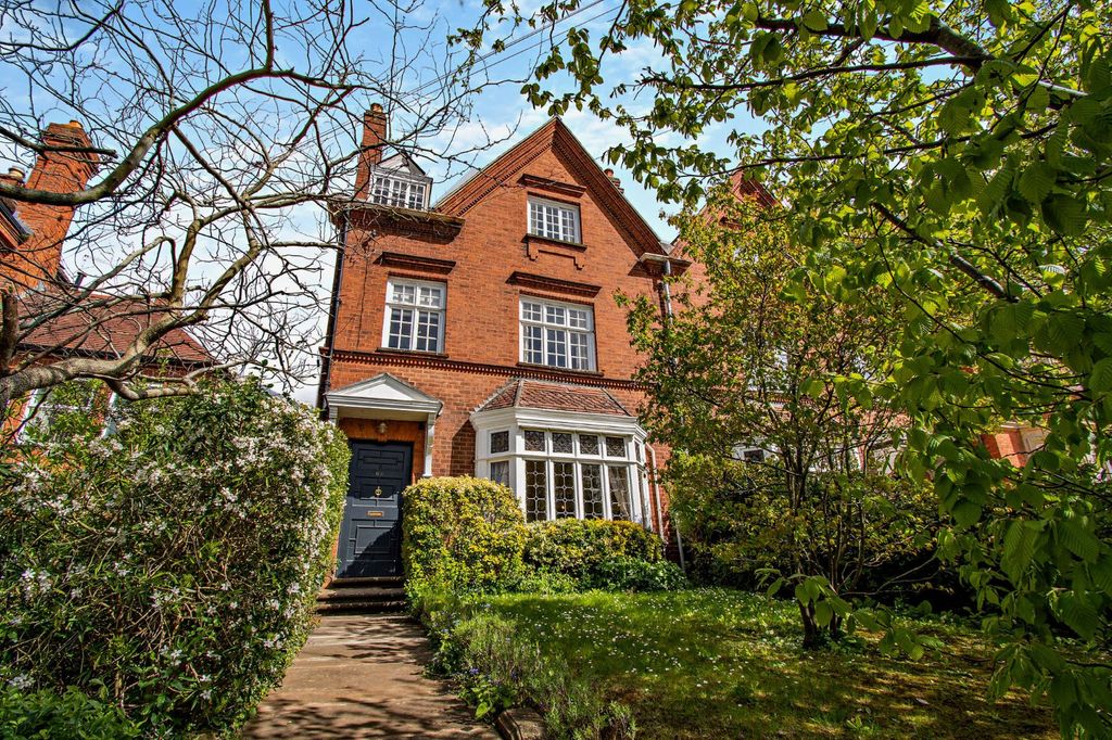 Property photo 2 of 27 63 Oxford Road