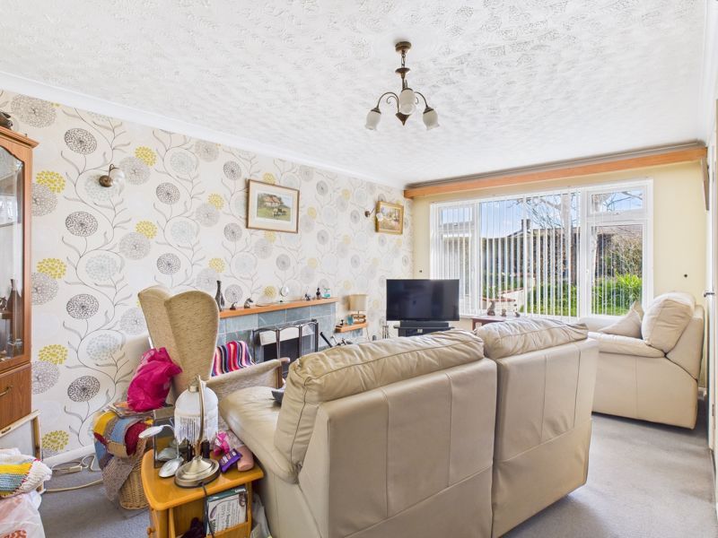 Property photo 2 of 12 Lounge