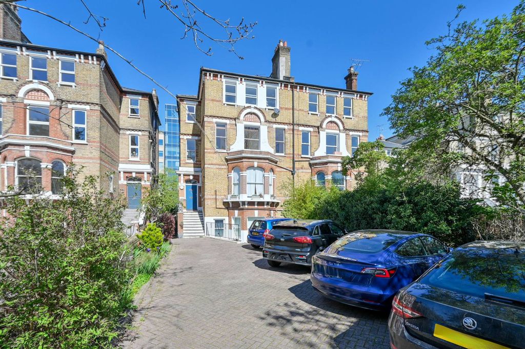 Property photo 2 of 8