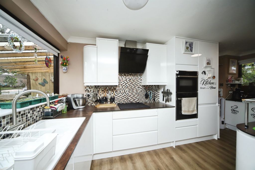 Property photo 2 of 23