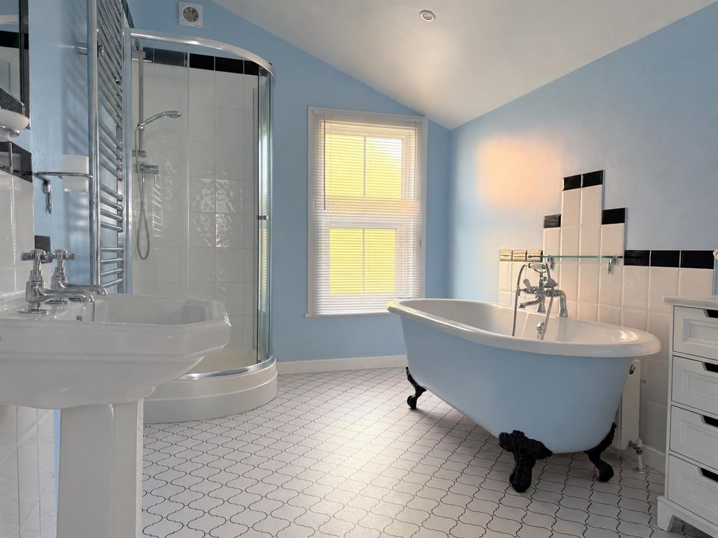 Property photo 3 of 4