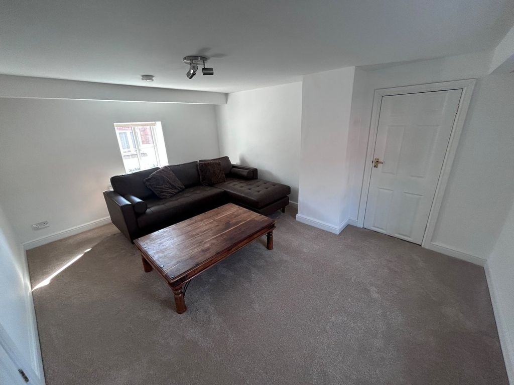 Property photo 3 of 11 Lounge