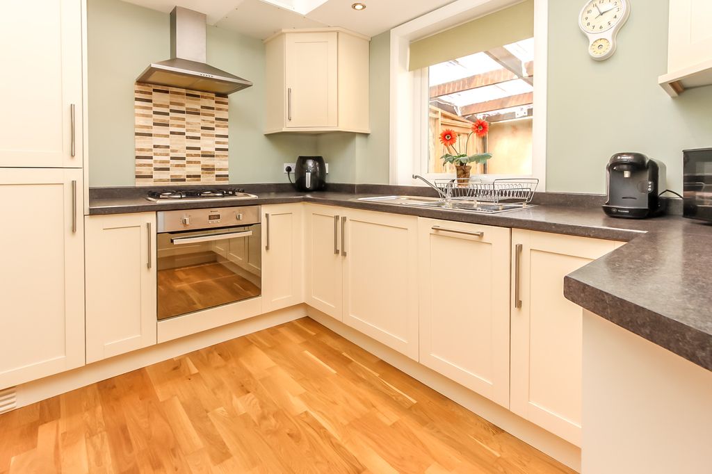 Property photo 3 of 21 Kitchen