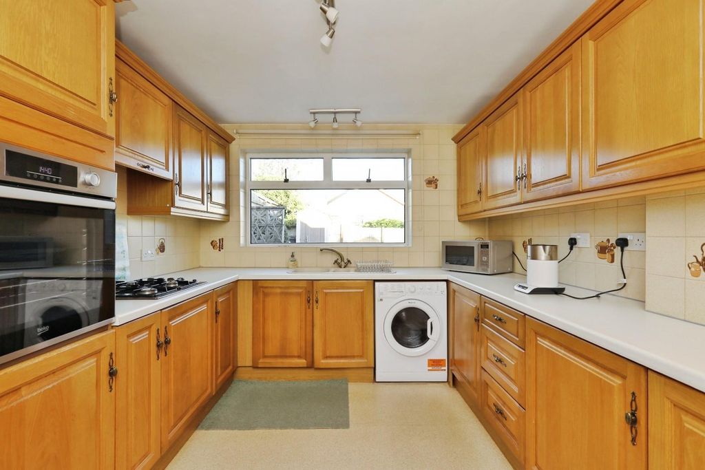 Property photo 2 of 21 Kitchen