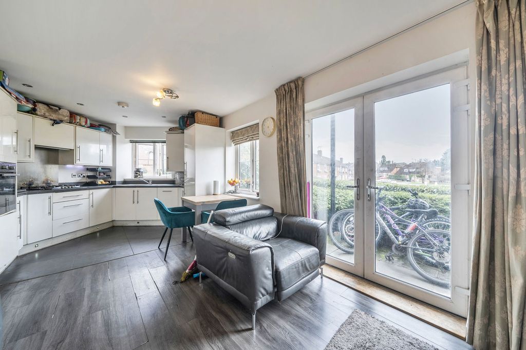 Property photo 3 of 16