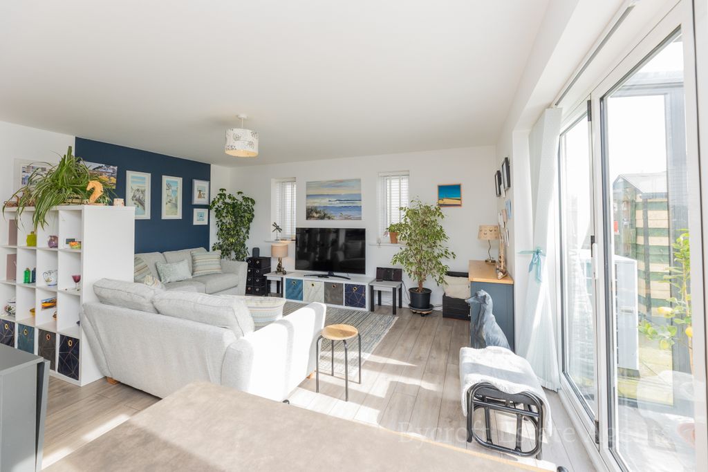 Property photo 3 of 24