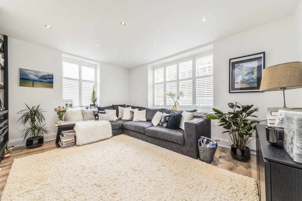 Property photo 2 of 7