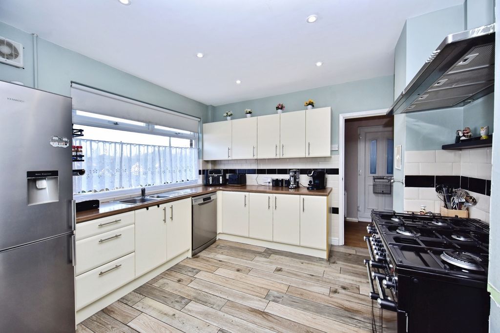 Property photo 3 of 39 Pbox-Img.Jpg