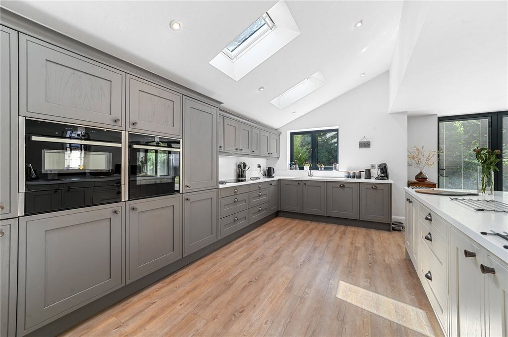 Property photo 3 of 33 Kitchen