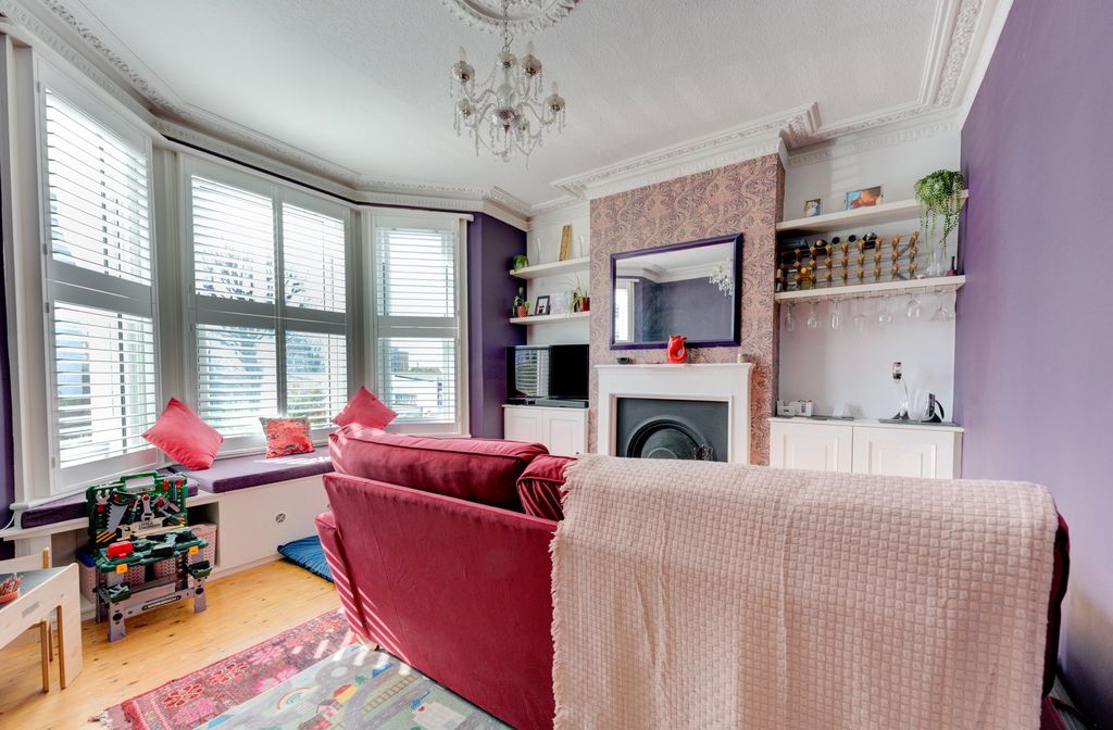 Property photo 2 of 20