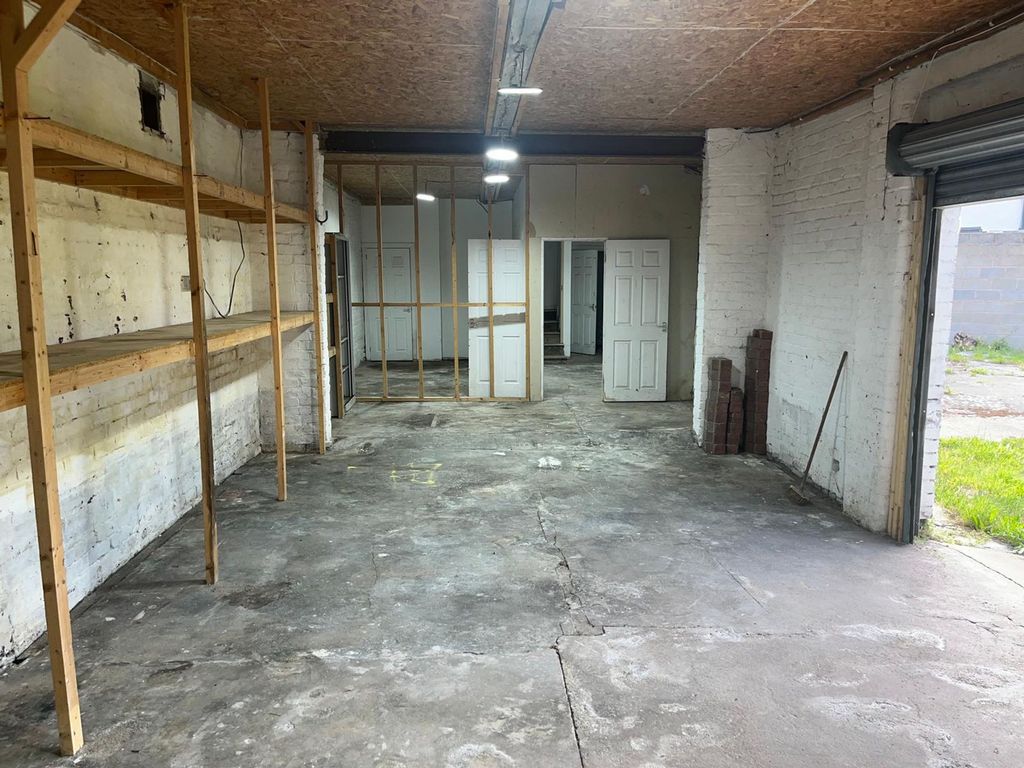 Property photo 3 of 17 Photo 4