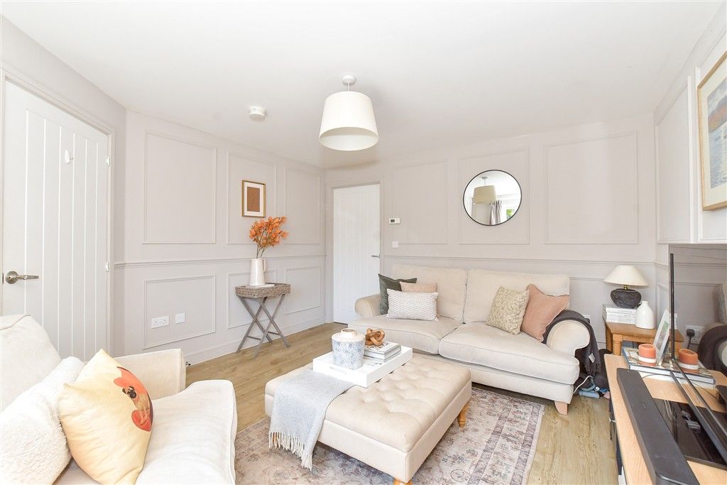 Property photo 2 of 9 Lounge