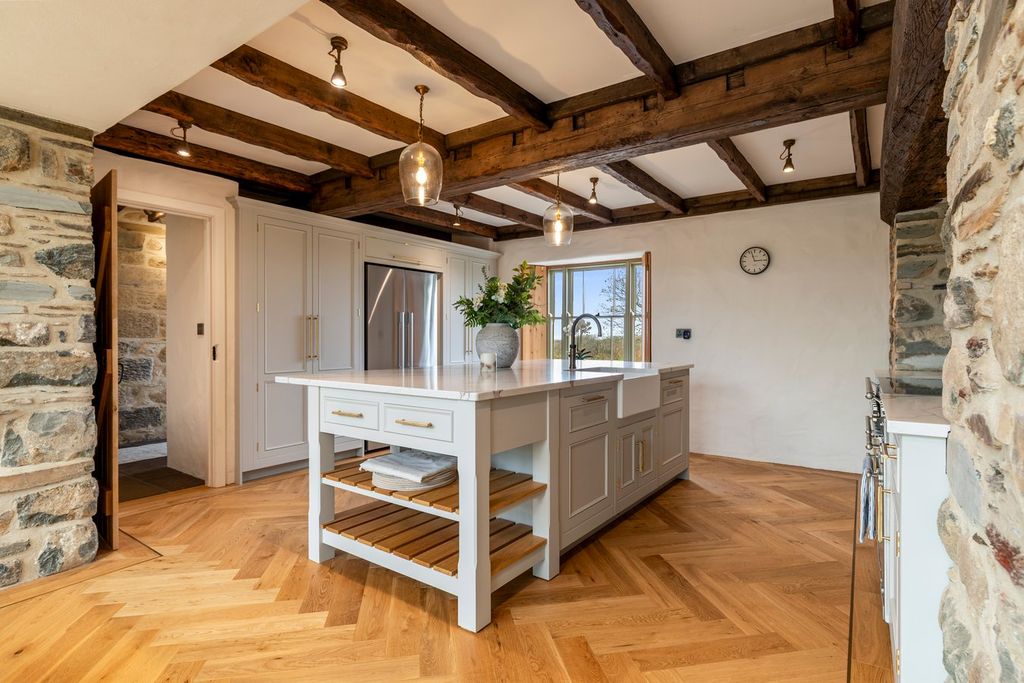 Property photo 2 of 44