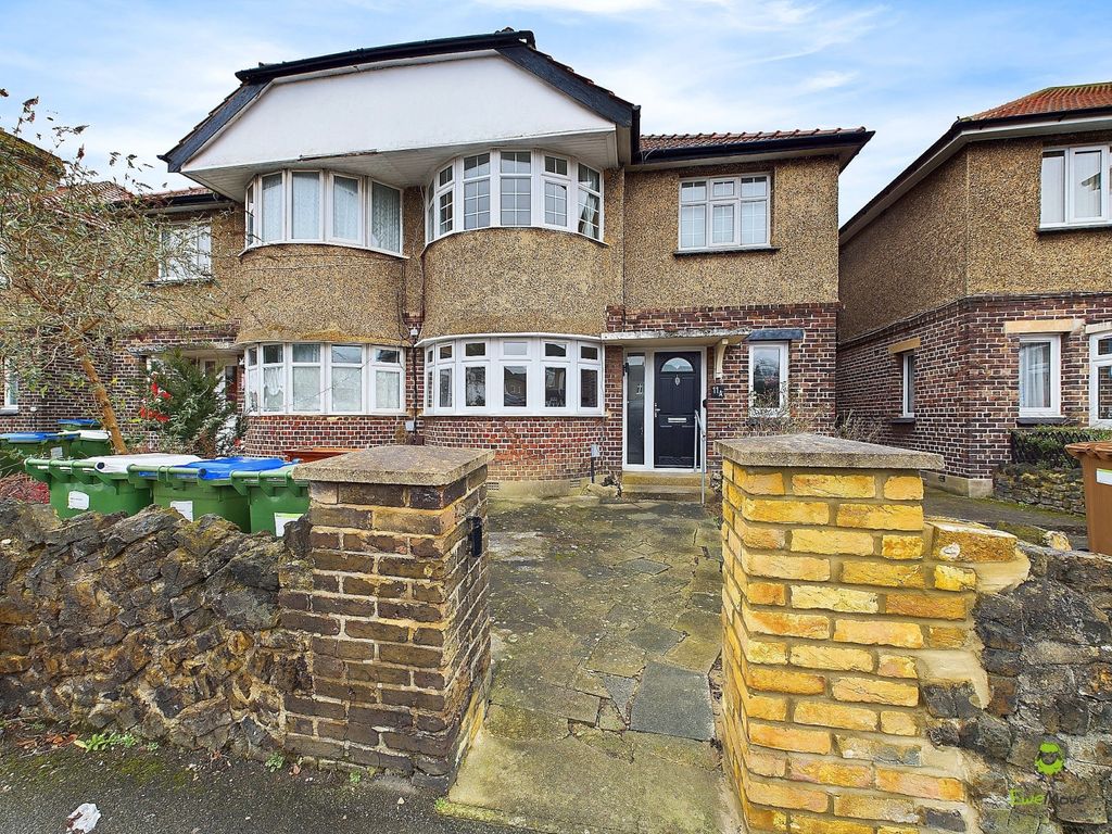 Property photo 2 of 7 Presented By Nicoleta At Ewemove Bexleyheath And D