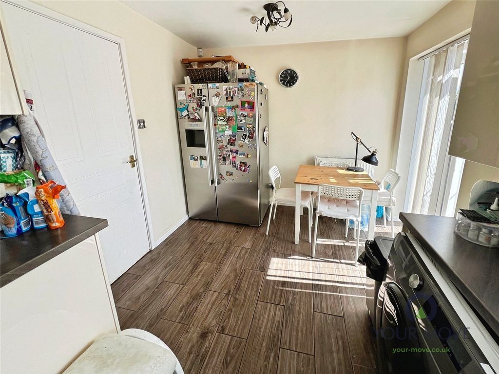 Property photo 3 of 9 Kitchen