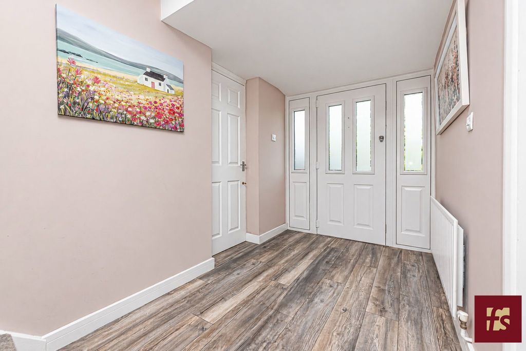 Property photo 2 of 27