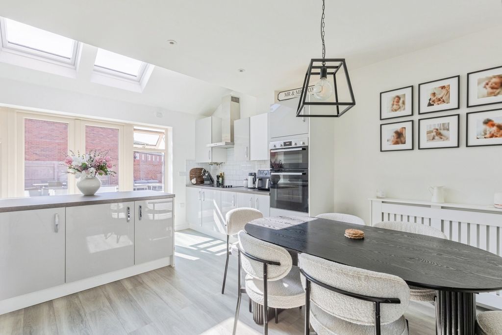Property photo 2 of 19 Pbox-Img.Jpg