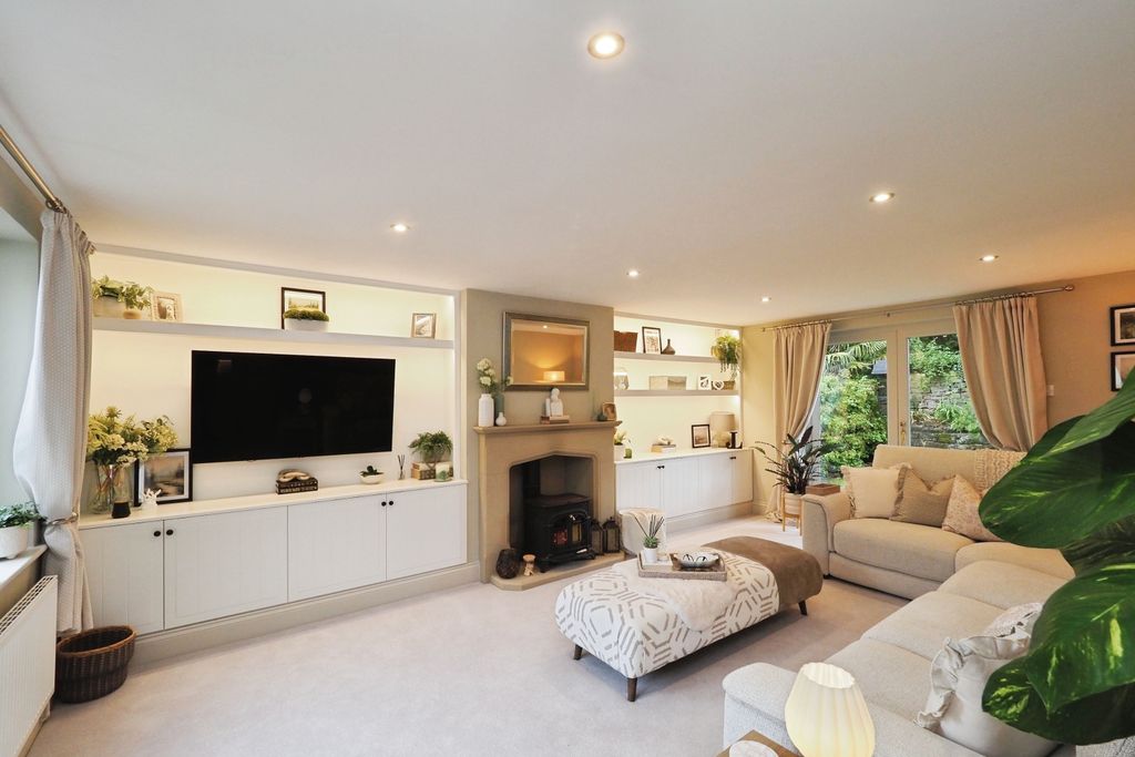 Property photo 3 of 15 Sitting Room