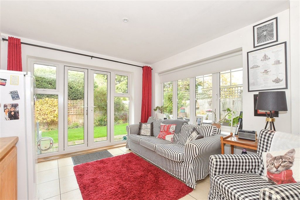 Property photo 3 of 21 Dining Area