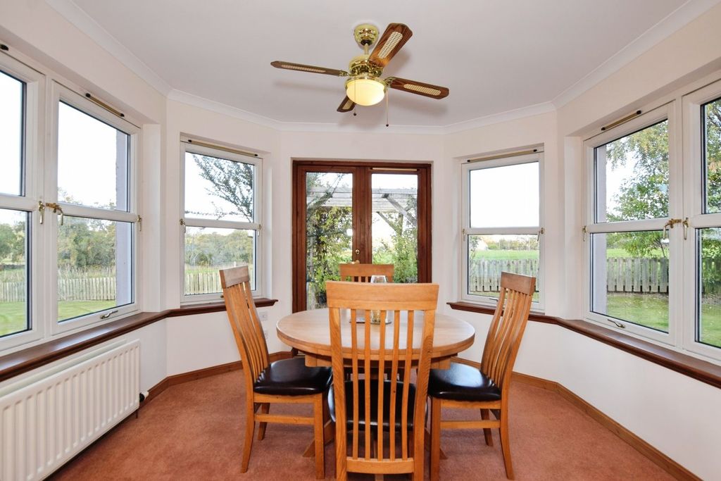 Property photo 3 of 35