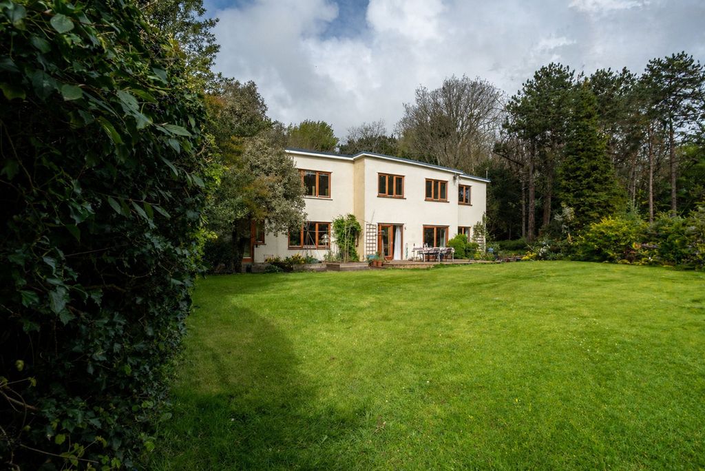 Property photo 3 of 40