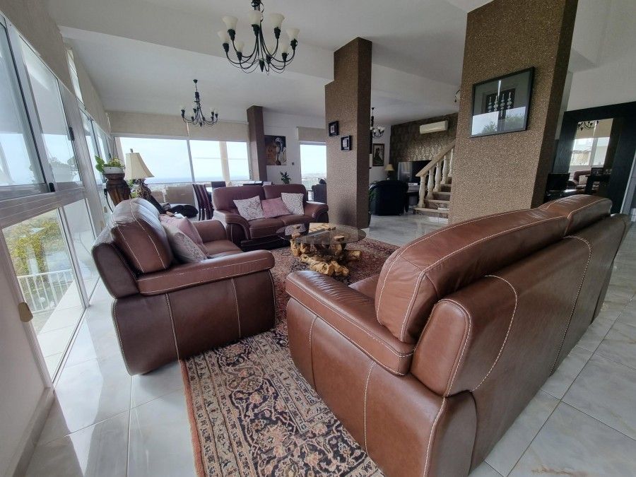 Property photo 2 of 41