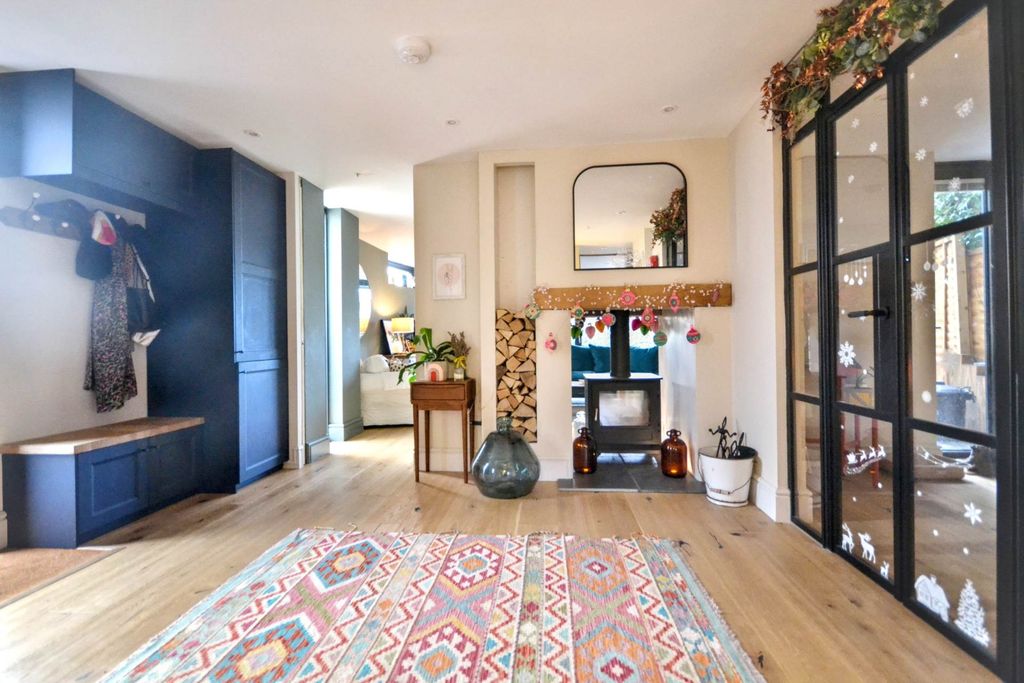 Property photo 3 of 29