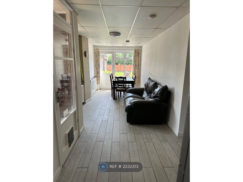 Property photo 1 of 8 Shared Sitting / Dinning Room