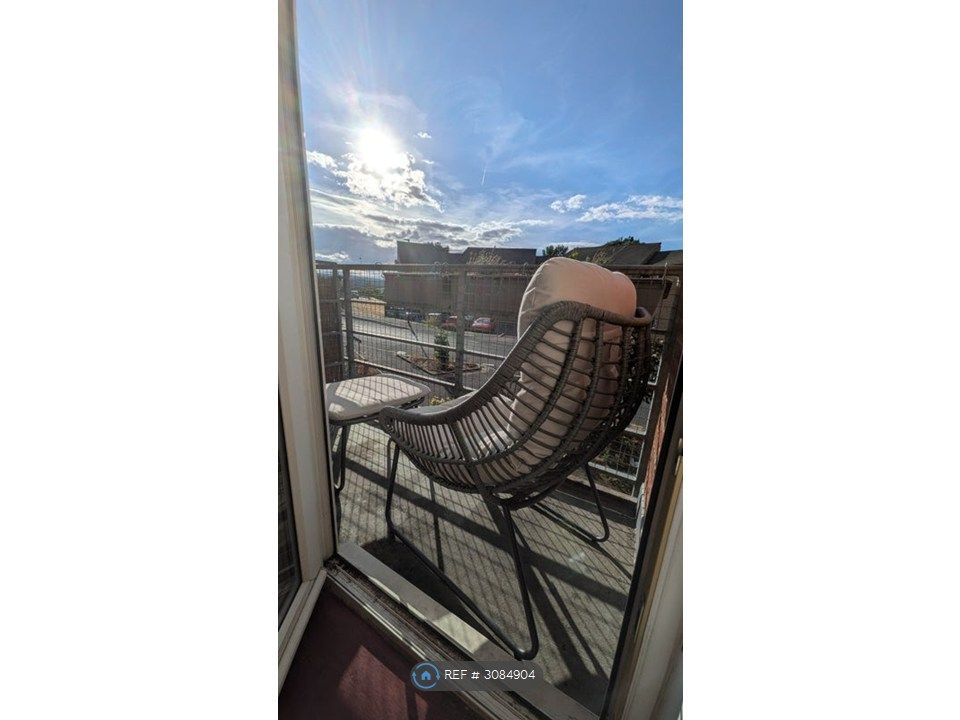 Property photo 3 of 7 Shared Balcony