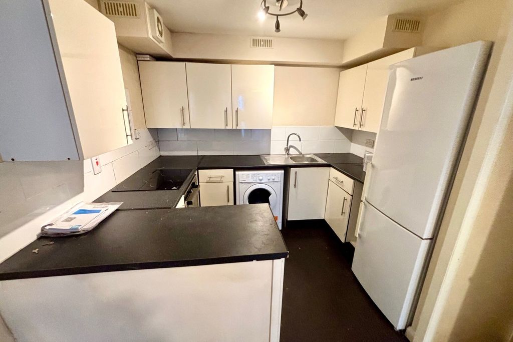 Property photo 3 of 5 Kitchen